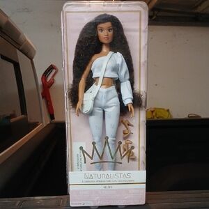 Naturalistas Kelsey Doll NIB